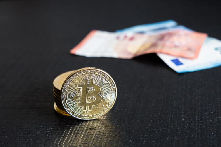 Arnaque : il échange ses bitcoins contre 2 millions d’euros en faux billets