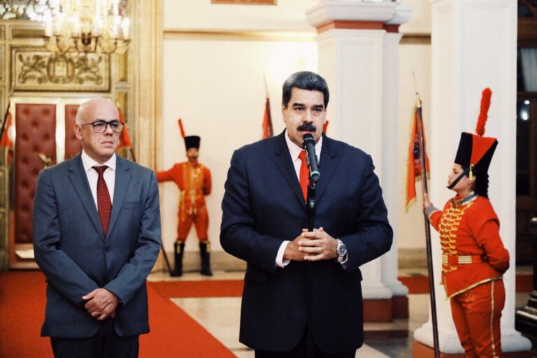 Maduro veut indexer le salaire minimum sur le Petro