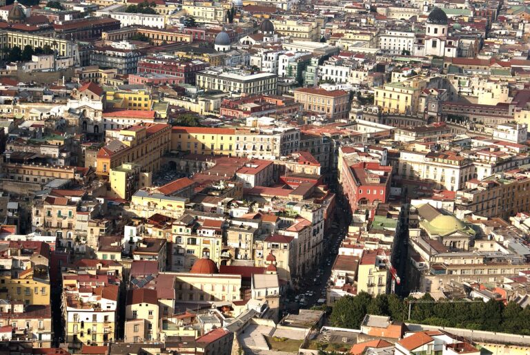 Le maire de Naples veut lancer une crypto-monnaie municipale