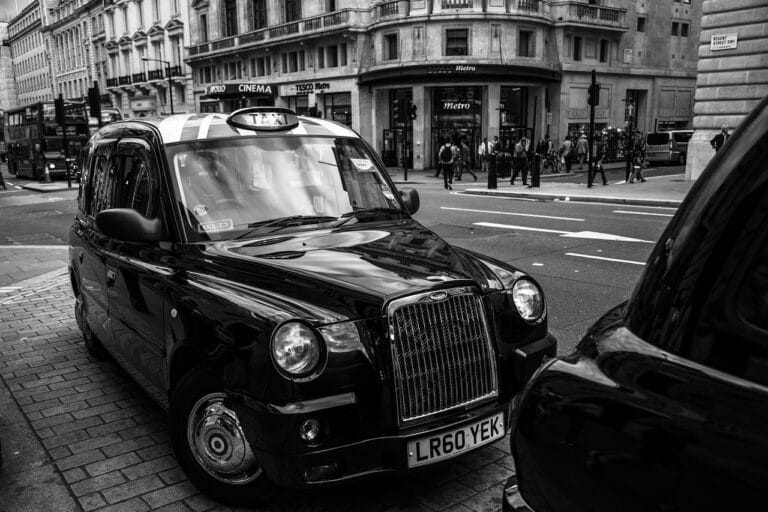 Un chauffeur de taxi londonien vend des crypto-monnaies à des passagers