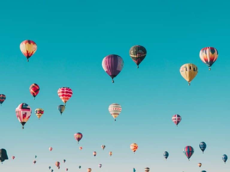 Friend.Tech voit ses indicateurs financiers grimper à l&rsquo;approche de la distribution potentielle de tokens et du lancement de sa Version 2