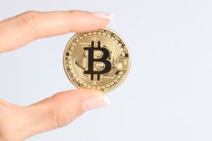 Le bitcoin remonte vers 82 500 $ après le message de Trump
