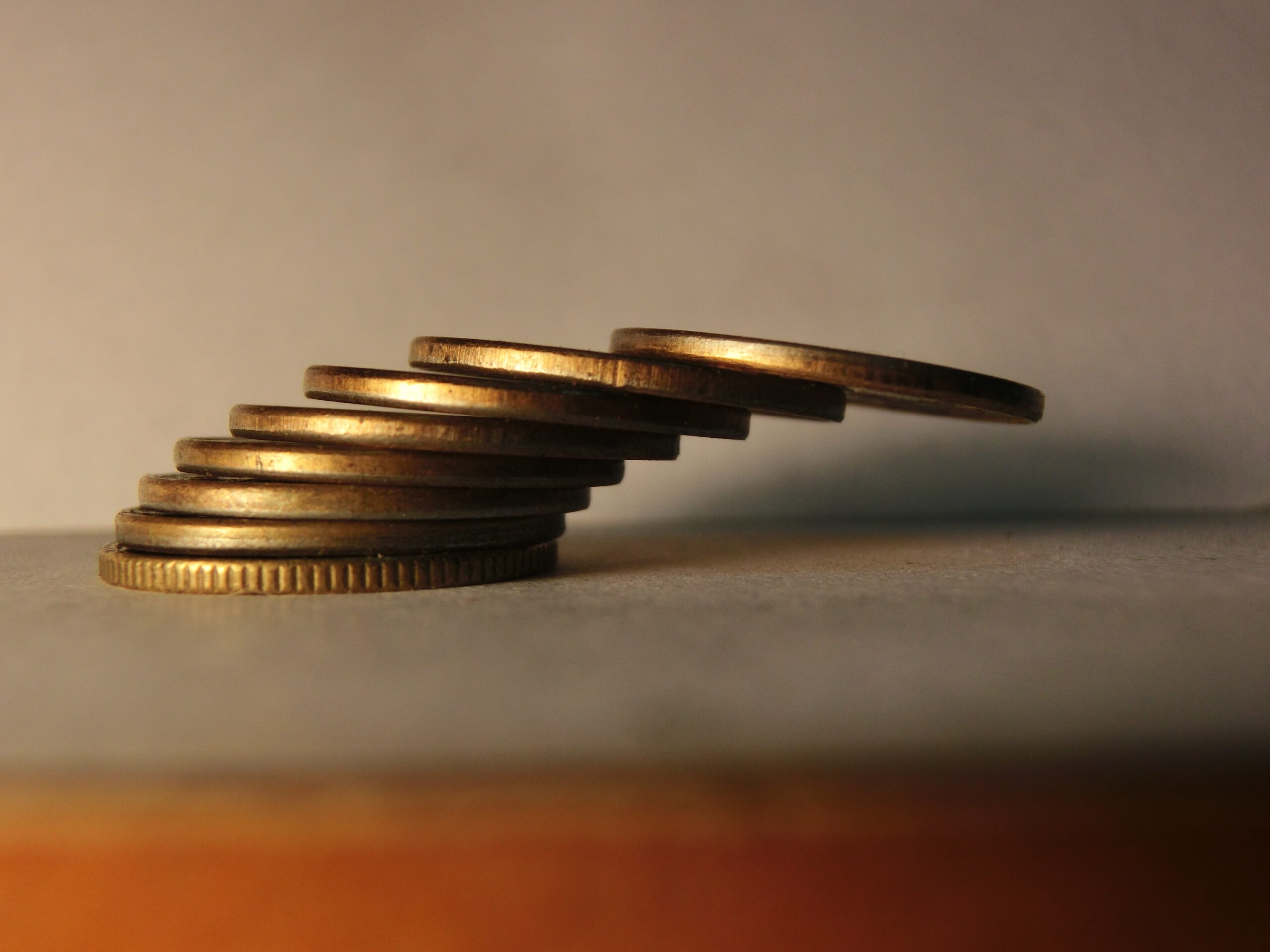 Pile de pièces de monnaie empilées en décalage