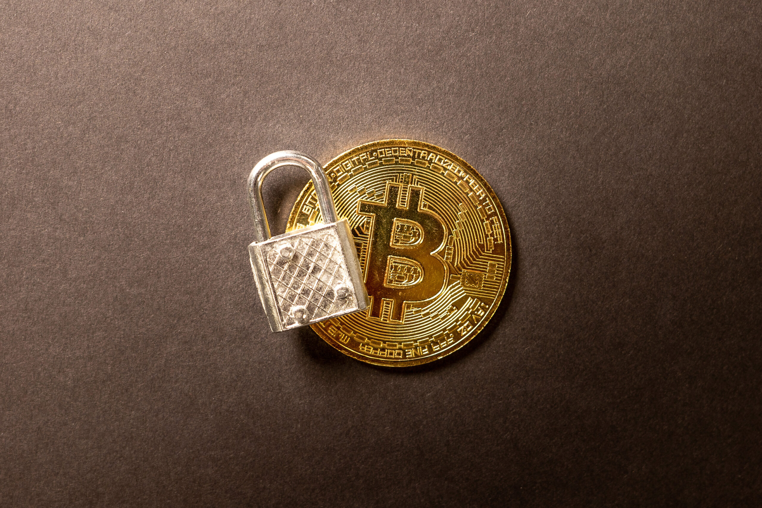 Le bitcoin remonte vers 82 500 $ après le message de Trump